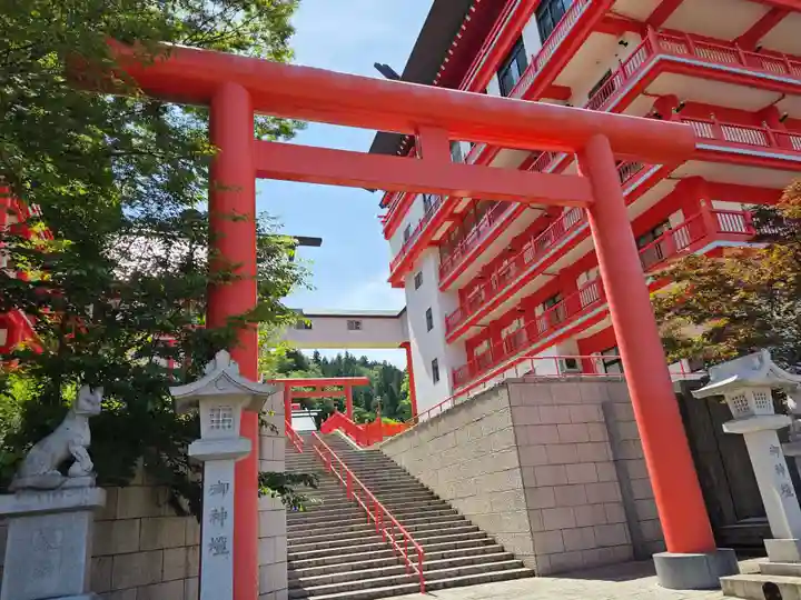宝徳山稲荷大社(新潟県)