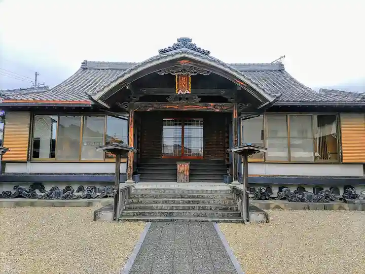 鶴代寺の本殿・本堂