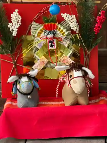 豊景神社の{uncategorized: "未分類", other: "その他", undefined: "問題あり", building: "その他建物", grave: "お墓", sacred_gate: "鳥居", guardian: "狛犬", statue: "像", buddha: "仏像", history: "歴史", nature: "自然", garden: "庭園", animal: "動物", pagoda: "塔", temizu: "手水舎", mountain_gate: "山門・神門", sanctuary: "本殿・本堂", subordinate: "末社・摂社", art: "芸術", scenery: "景色", jizo: "地蔵", ema: "絵馬", goshuin: "御朱印", omikuji: "おみくじ", items: "授与品その他", amulet: "お守り", goshuincho: "御朱印帳", eats: "食事", festival: "お祭り", votive_dance: "神楽", shichigosan: "七五三参", wedding: "結婚式", experience: "体験その他", initially: "初詣", around: "周辺", anti_infection: "感染症対策"}