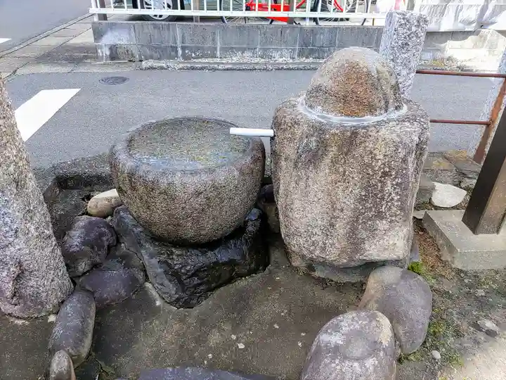 市神社の手水舎