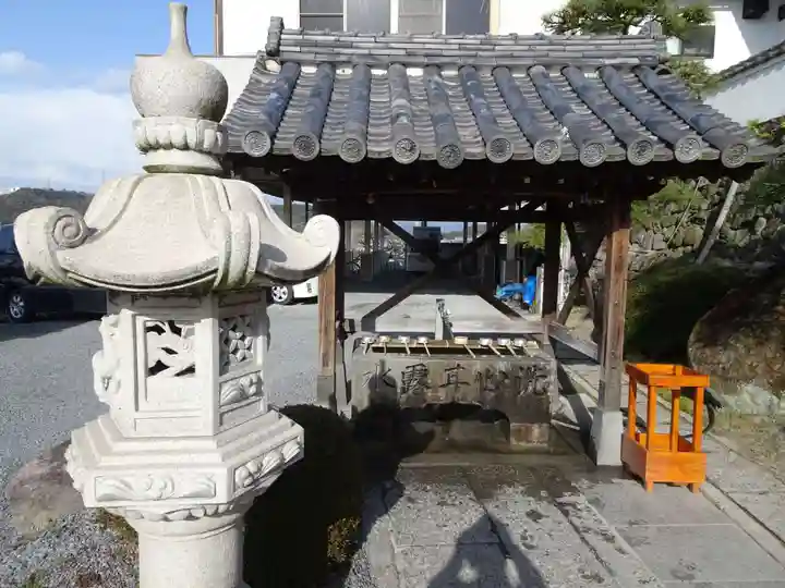 郷照寺の手水舎