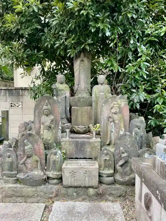 光明寺の{uncategorized: "未分類", other: "その他", undefined: "問題あり", building: "その他建物", grave: "お墓", sacred_gate: "鳥居", guardian: "狛犬", statue: "像", buddha: "仏像", history: "歴史", nature: "自然", garden: "庭園", animal: "動物", pagoda: "塔", temizu: "手水舎", mountain_gate: "山門・神門", sanctuary: "本殿・本堂", subordinate: "末社・摂社", art: "芸術", scenery: "景色", jizo: "地蔵", ema: "絵馬", goshuin: "御朱印", omikuji: "おみくじ", items: "授与品その他", amulet: "お守り", goshuincho: "御朱印帳", eats: "食事", festival: "お祭り", votive_dance: "神楽", shichigosan: "七五三参", wedding: "結婚式", experience: "体験その他", initially: "初詣", around: "周辺", anti_infection: "感染症対策"}