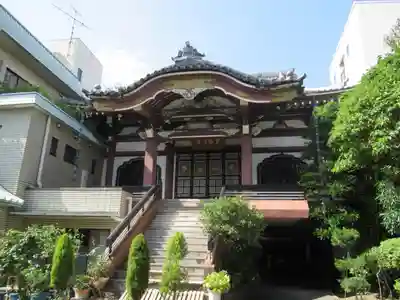 霊梅寺の本殿・本堂