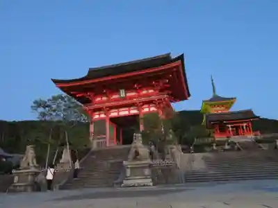 清水寺の山門・神門