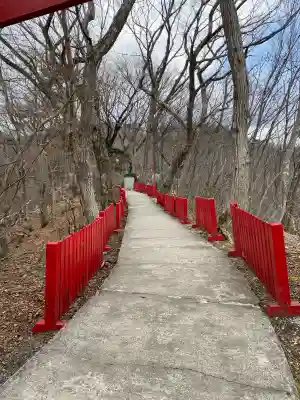 鬼怒川温泉神社の{uncategorized: "未分類", other: "その他", undefined: "問題あり", building: "その他建物", grave: "お墓", sacred_gate: "鳥居", guardian: "狛犬", statue: "像", buddha: "仏像", history: "歴史", nature: "自然", garden: "庭園", animal: "動物", pagoda: "塔", temizu: "手水舎", mountain_gate: "山門・神門", sanctuary: "本殿・本堂", subordinate: "末社・摂社", art: "芸術", scenery: "景色", jizo: "地蔵", ema: "絵馬", goshuin: "御朱印", omikuji: "おみくじ", items: "授与品その他", amulet: "お守り", goshuincho: "御朱印帳", eats: "食事", festival: "お祭り", votive_dance: "神楽", shichigosan: "七五三参", wedding: "結婚式", experience: "体験その他", initially: "初詣", around: "周辺", anti_infection: "感染症対策"}