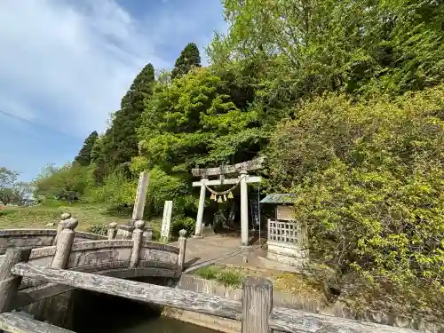 日本唯一香辛料の神　波自加彌神社の{uncategorized: "未分類", other: "その他", undefined: "問題あり", building: "その他建物", grave: "お墓", sacred_gate: "鳥居", guardian: "狛犬", statue: "像", buddha: "仏像", history: "歴史", nature: "自然", garden: "庭園", animal: "動物", pagoda: "塔", temizu: "手水舎", mountain_gate: "山門・神門", sanctuary: "本殿・本堂", subordinate: "末社・摂社", art: "芸術", scenery: "景色", jizo: "地蔵", ema: "絵馬", goshuin: "御朱印", omikuji: "おみくじ", items: "授与品その他", amulet: "お守り", goshuincho: "御朱印帳", eats: "食事", festival: "お祭り", votive_dance: "神楽", shichigosan: "七五三参", wedding: "結婚式", experience: "体験その他", initially: "初詣", around: "周辺", anti_infection: "感染症対策"}