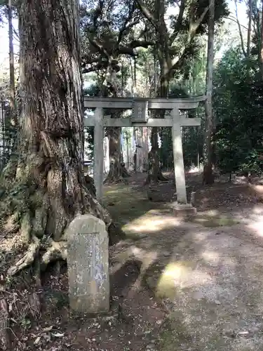 六所神社の鳥居