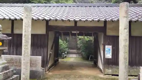 天津神社の山門