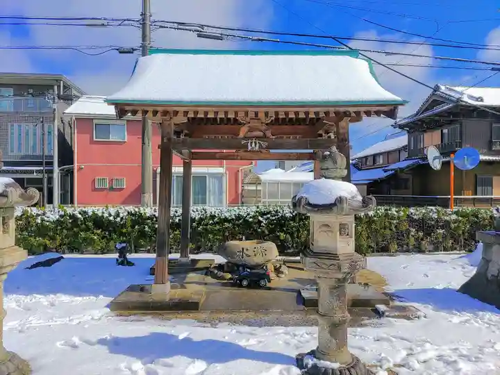 神明社(多加良浦1)の手水舎