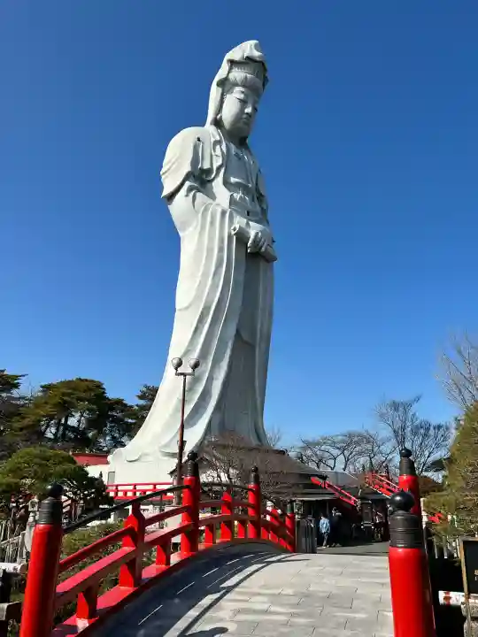 観音山慈眼院(高崎観音)の{uncategorized: "未分類", other: "その他", undefined: "問題あり", building: "その他建物", grave: "お墓", sacred_gate: "鳥居", guardian: "狛犬", statue: "像", buddha: "仏像", history: "歴史", nature: "自然", garden: "庭園", animal: "動物", pagoda: "塔", temizu: "手水舎", mountain_gate: "山門・神門", sanctuary: "本殿・本堂", subordinate: "末社・摂社", art: "芸術", scenery: "景色", jizo: "地蔵", ema: "絵馬", goshuin: "御朱印", omikuji: "おみくじ", items: "授与品その他", amulet: "お守り", goshuincho: "御朱印帳", eats: "食事", festival: "お祭り", votive_dance: "神楽", shichigosan: "七五三参", wedding: "結婚式", experience: "体験その他", initially: "初詣", around: "周辺", anti_infection: "感染症対策"}