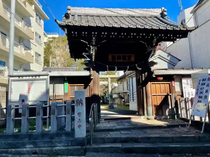 牛込柳町天祖神社の{uncategorized: "未分類", other: "その他", undefined: "問題あり", building: "その他建物", grave: "お墓", sacred_gate: "鳥居", guardian: "狛犬", statue: "像", buddha: "仏像", history: "歴史", nature: "自然", garden: "庭園", animal: "動物", pagoda: "塔", temizu: "手水舎", mountain_gate: "山門・神門", sanctuary: "本殿・本堂", subordinate: "末社・摂社", art: "芸術", scenery: "景色", jizo: "地蔵", ema: "絵馬", goshuin: "御朱印", omikuji: "おみくじ", items: "授与品その他", amulet: "お守り", goshuincho: "御朱印帳", eats: "食事", festival: "お祭り", votive_dance: "神楽", shichigosan: "七五三参", wedding: "結婚式", experience: "体験その他", initially: "初詣", around: "周辺", anti_infection: "感染症対策"}