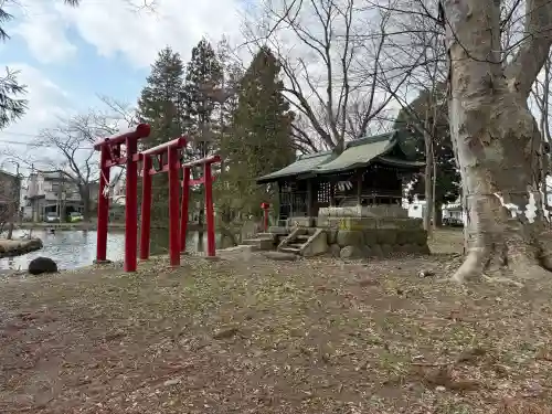 鳥海月山両所宮の{uncategorized: "未分類", other: "その他", undefined: "問題あり", building: "その他建物", grave: "お墓", sacred_gate: "鳥居", guardian: "狛犬", statue: "像", buddha: "仏像", history: "歴史", nature: "自然", garden: "庭園", animal: "動物", pagoda: "塔", temizu: "手水舎", mountain_gate: "山門・神門", sanctuary: "本殿・本堂", subordinate: "末社・摂社", art: "芸術", scenery: "景色", jizo: "地蔵", ema: "絵馬", goshuin: "御朱印", omikuji: "おみくじ", items: "授与品その他", amulet: "お守り", goshuincho: "御朱印帳", eats: "食事", festival: "お祭り", votive_dance: "神楽", shichigosan: "七五三参", wedding: "結婚式", experience: "体験その他", initially: "初詣", around: "周辺", anti_infection: "感染症対策"}