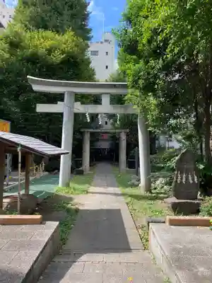 新橋鹽竃神社の鳥居