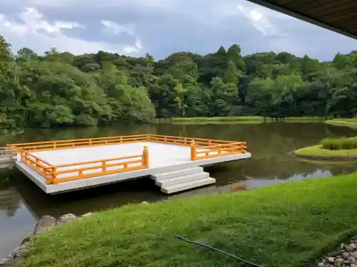 伊勢神宮外宮（豊受大神宮）の{uncategorized: "未分類", other: "その他", undefined: "問題あり", building: "その他建物", grave: "お墓", sacred_gate: "鳥居", guardian: "狛犬", statue: "像", buddha: "仏像", history: "歴史", nature: "自然", garden: "庭園", animal: "動物", pagoda: "塔", temizu: "手水舎", mountain_gate: "山門・神門", sanctuary: "本殿・本堂", subordinate: "末社・摂社", art: "芸術", scenery: "景色", jizo: "地蔵", ema: "絵馬", goshuin: "御朱印", omikuji: "おみくじ", items: "授与品その他", amulet: "お守り", goshuincho: "御朱印帳", eats: "食事", festival: "お祭り", votive_dance: "神楽", shichigosan: "七五三参", wedding: "結婚式", experience: "体験その他", initially: "初詣", around: "周辺", anti_infection: "感染症対策"}