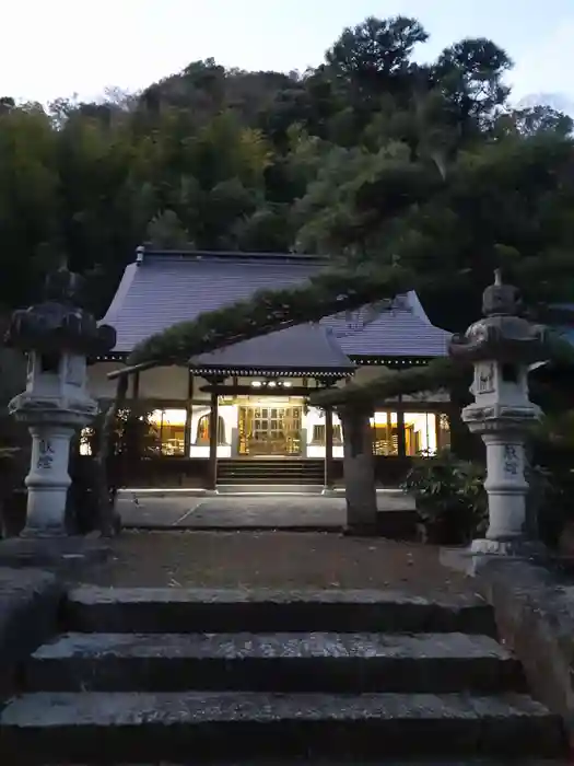 紹楽寺の本殿