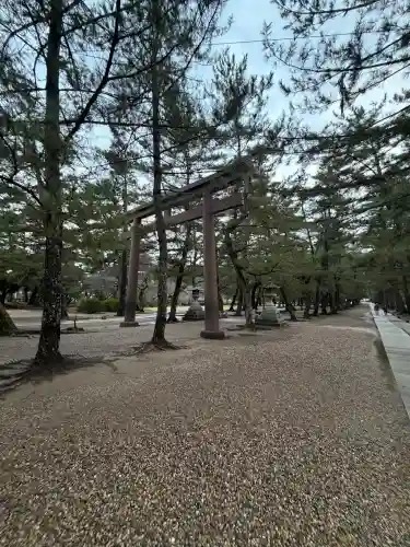出雲大社の{uncategorized: "未分類", other: "その他", undefined: "問題あり", building: "その他建物", grave: "お墓", sacred_gate: "鳥居", guardian: "狛犬", statue: "像", buddha: "仏像", history: "歴史", nature: "自然", garden: "庭園", animal: "動物", pagoda: "塔", temizu: "手水舎", mountain_gate: "山門・神門", sanctuary: "本殿・本堂", subordinate: "末社・摂社", art: "芸術", scenery: "景色", jizo: "地蔵", ema: "絵馬", goshuin: "御朱印", omikuji: "おみくじ", items: "授与品その他", amulet: "お守り", goshuincho: "御朱印帳", eats: "食事", festival: "お祭り", votive_dance: "神楽", shichigosan: "七五三参", wedding: "結婚式", experience: "体験その他", initially: "初詣", around: "周辺", anti_infection: "感染症対策"}