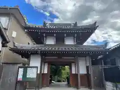 法林寺の山門