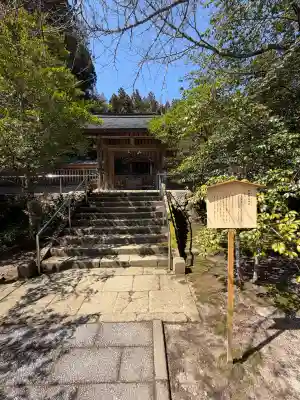 熊野大社の{uncategorized: "未分類", other: "その他", undefined: "問題あり", building: "その他建物", grave: "お墓", sacred_gate: "鳥居", guardian: "狛犬", statue: "像", buddha: "仏像", history: "歴史", nature: "自然", garden: "庭園", animal: "動物", pagoda: "塔", temizu: "手水舎", mountain_gate: "山門・神門", sanctuary: "本殿・本堂", subordinate: "末社・摂社", art: "芸術", scenery: "景色", jizo: "地蔵", ema: "絵馬", goshuin: "御朱印", omikuji: "おみくじ", items: "授与品その他", amulet: "お守り", goshuincho: "御朱印帳", eats: "食事", festival: "お祭り", votive_dance: "神楽", shichigosan: "七五三参", wedding: "結婚式", experience: "体験その他", initially: "初詣", around: "周辺", anti_infection: "感染症対策"}