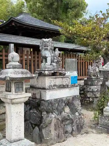 三大神社の{uncategorized: "未分類", other: "その他", undefined: "問題あり", building: "その他建物", grave: "お墓", sacred_gate: "鳥居", guardian: "狛犬", statue: "像", buddha: "仏像", history: "歴史", nature: "自然", garden: "庭園", animal: "動物", pagoda: "塔", temizu: "手水舎", mountain_gate: "山門・神門", sanctuary: "本殿・本堂", subordinate: "末社・摂社", art: "芸術", scenery: "景色", jizo: "地蔵", ema: "絵馬", goshuin: "御朱印", omikuji: "おみくじ", items: "授与品その他", amulet: "お守り", goshuincho: "御朱印帳", eats: "食事", festival: "お祭り", votive_dance: "神楽", shichigosan: "七五三参", wedding: "結婚式", experience: "体験その他", initially: "初詣", around: "周辺", anti_infection: "感染症対策"}