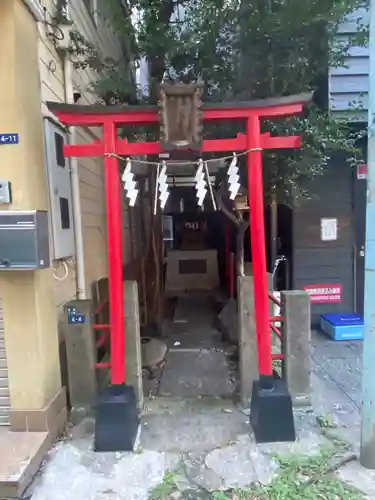 善処稲荷大明神の鳥居