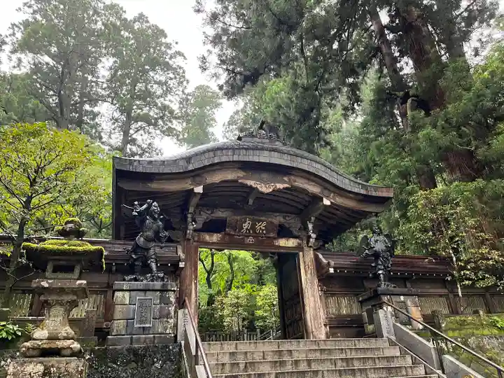 最乗寺(道了尊)の山門・神門