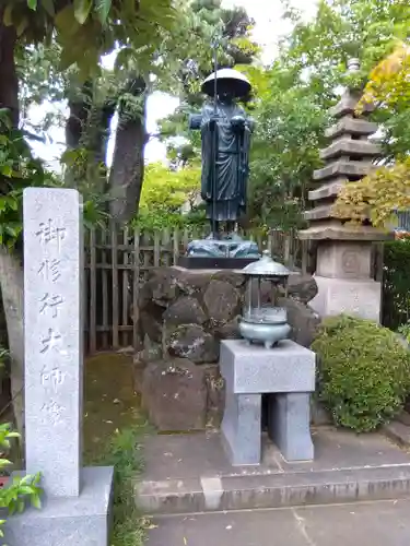 室泉寺の像