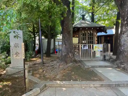 鳩森八幡神社の{uncategorized: "未分類", other: "その他", undefined: "問題あり", building: "その他建物", grave: "お墓", sacred_gate: "鳥居", guardian: "狛犬", statue: "像", buddha: "仏像", history: "歴史", nature: "自然", garden: "庭園", animal: "動物", pagoda: "塔", temizu: "手水舎", mountain_gate: "山門・神門", sanctuary: "本殿・本堂", subordinate: "末社・摂社", art: "芸術", scenery: "景色", jizo: "地蔵", ema: "絵馬", goshuin: "御朱印", omikuji: "おみくじ", items: "授与品その他", amulet: "お守り", goshuincho: "御朱印帳", eats: "食事", festival: "お祭り", votive_dance: "神楽", shichigosan: "七五三参", wedding: "結婚式", experience: "体験その他", initially: "初詣", around: "周辺", anti_infection: "感染症対策"}