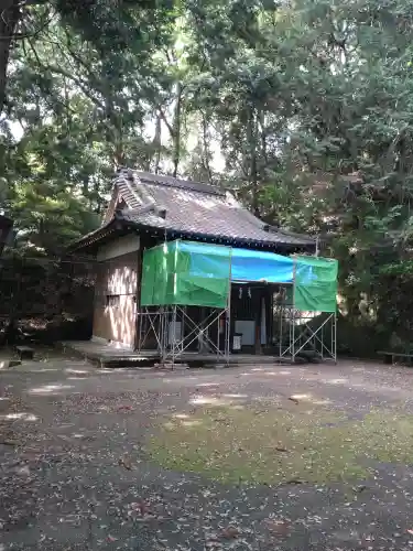 諏訪神社の{uncategorized: "未分類", other: "その他", undefined: "問題あり", building: "その他建物", grave: "お墓", sacred_gate: "鳥居", guardian: "狛犬", statue: "像", buddha: "仏像", history: "歴史", nature: "自然", garden: "庭園", animal: "動物", pagoda: "塔", temizu: "手水舎", mountain_gate: "山門・神門", sanctuary: "本殿・本堂", subordinate: "末社・摂社", art: "芸術", scenery: "景色", jizo: "地蔵", ema: "絵馬", goshuin: "御朱印", omikuji: "おみくじ", items: "授与品その他", amulet: "お守り", goshuincho: "御朱印帳", eats: "食事", festival: "お祭り", votive_dance: "神楽", shichigosan: "七五三参", wedding: "結婚式", experience: "体験その他", initially: "初詣", around: "周辺", anti_infection: "感染症対策"}