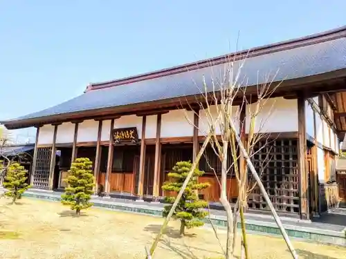 小松寺の本殿