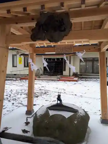 神明社の手水舎
