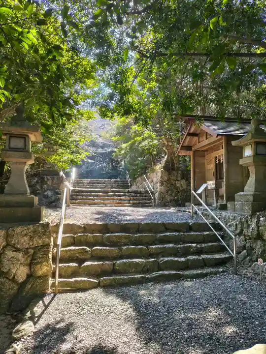 伊良湖神社の{uncategorized: "未分類", other: "その他", undefined: "問題あり", building: "その他建物", grave: "お墓", sacred_gate: "鳥居", guardian: "狛犬", statue: "像", buddha: "仏像", history: "歴史", nature: "自然", garden: "庭園", animal: "動物", pagoda: "塔", temizu: "手水舎", mountain_gate: "山門・神門", sanctuary: "本殿・本堂", subordinate: "末社・摂社", art: "芸術", scenery: "景色", jizo: "地蔵", ema: "絵馬", goshuin: "御朱印", omikuji: "おみくじ", items: "授与品その他", amulet: "お守り", goshuincho: "御朱印帳", eats: "食事", festival: "お祭り", votive_dance: "神楽", shichigosan: "七五三参", wedding: "結婚式", experience: "体験その他", initially: "初詣", around: "周辺", anti_infection: "感染症対策"}