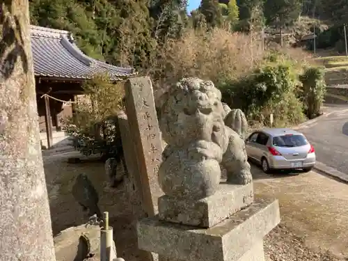 新田神社の狛犬