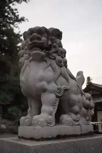 中氷川神社の狛犬