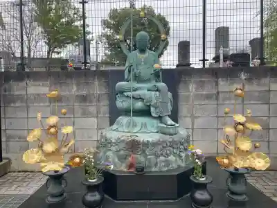真弘寺の{uncategorized: "未分類", other: "その他", undefined: "問題あり", building: "その他建物", grave: "お墓", sacred_gate: "鳥居", guardian: "狛犬", statue: "像", buddha: "仏像", history: "歴史", nature: "自然", garden: "庭園", animal: "動物", pagoda: "塔", temizu: "手水舎", mountain_gate: "山門・神門", sanctuary: "本殿・本堂", subordinate: "末社・摂社", art: "芸術", scenery: "景色", jizo: "地蔵", ema: "絵馬", goshuin: "御朱印", omikuji: "おみくじ", items: "授与品その他", amulet: "お守り", goshuincho: "御朱印帳", eats: "食事", festival: "お祭り", votive_dance: "神楽", shichigosan: "七五三参", wedding: "結婚式", experience: "体験その他", initially: "初詣", around: "周辺", anti_infection: "感染症対策"}