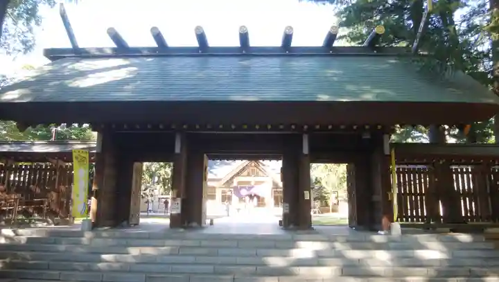 帯廣神社の山門・神門