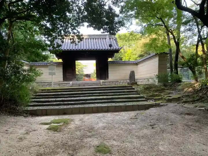 長母寺の山門・神門