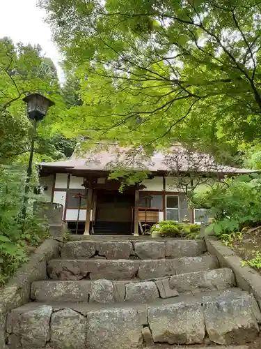 長根寺の本殿