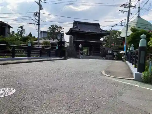 本覚寺の山門