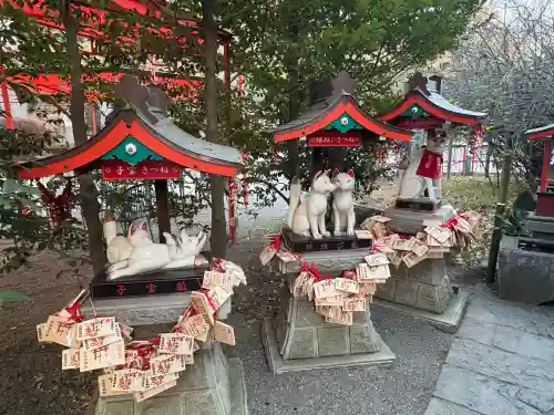 冠稲荷神社の{uncategorized: "未分類", other: "その他", undefined: "問題あり", building: "その他建物", grave: "お墓", sacred_gate: "鳥居", guardian: "狛犬", statue: "像", buddha: "仏像", history: "歴史", nature: "自然", garden: "庭園", animal: "動物", pagoda: "塔", temizu: "手水舎", mountain_gate: "山門・神門", sanctuary: "本殿・本堂", subordinate: "末社・摂社", art: "芸術", scenery: "景色", jizo: "地蔵", ema: "絵馬", goshuin: "御朱印", omikuji: "おみくじ", items: "授与品その他", amulet: "お守り", goshuincho: "御朱印帳", eats: "食事", festival: "お祭り", votive_dance: "神楽", shichigosan: "七五三参", wedding: "結婚式", experience: "体験その他", initially: "初詣", around: "周辺", anti_infection: "感染症対策"}