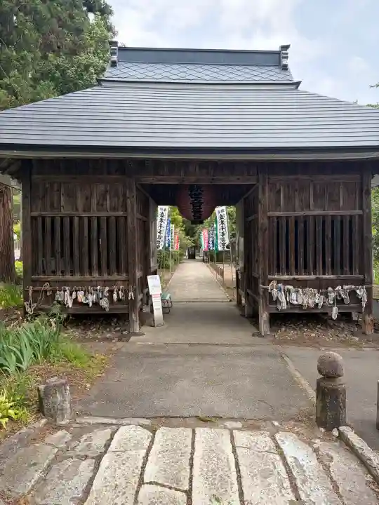 恵隆寺(立木千手観音)の山門・神門
