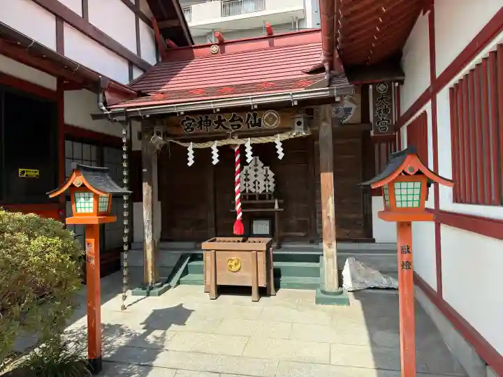 仙台大神宮の{uncategorized: "未分類", other: "その他", undefined: "問題あり", building: "その他建物", grave: "お墓", sacred_gate: "鳥居", guardian: "狛犬", statue: "像", buddha: "仏像", history: "歴史", nature: "自然", garden: "庭園", animal: "動物", pagoda: "塔", temizu: "手水舎", mountain_gate: "山門・神門", sanctuary: "本殿・本堂", subordinate: "末社・摂社", art: "芸術", scenery: "景色", jizo: "地蔵", ema: "絵馬", goshuin: "御朱印", omikuji: "おみくじ", items: "授与品その他", amulet: "お守り", goshuincho: "御朱印帳", eats: "食事", festival: "お祭り", votive_dance: "神楽", shichigosan: "七五三参", wedding: "結婚式", experience: "体験その他", initially: "初詣", around: "周辺", anti_infection: "感染症対策"}