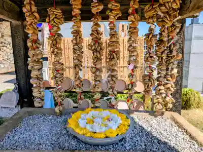 埼玉厄除け開運大師・龍泉寺（切り絵御朱印発祥の寺）の{uncategorized: "未分類", other: "その他", undefined: "問題あり", building: "その他建物", grave: "お墓", sacred_gate: "鳥居", guardian: "狛犬", statue: "像", buddha: "仏像", history: "歴史", nature: "自然", garden: "庭園", animal: "動物", pagoda: "塔", temizu: "手水舎", mountain_gate: "山門・神門", sanctuary: "本殿・本堂", subordinate: "末社・摂社", art: "芸術", scenery: "景色", jizo: "地蔵", ema: "絵馬", goshuin: "御朱印", omikuji: "おみくじ", items: "授与品その他", amulet: "お守り", goshuincho: "御朱印帳", eats: "食事", festival: "お祭り", votive_dance: "神楽", shichigosan: "七五三参", wedding: "結婚式", experience: "体験その他", initially: "初詣", around: "周辺", anti_infection: "感染症対策"}