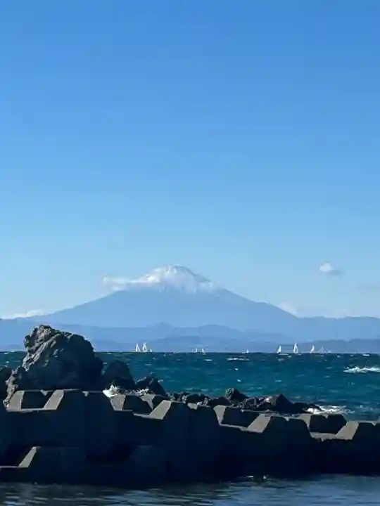 森戸大明神(森戸神社)の{uncategorized: "未分類", other: "その他", undefined: "問題あり", building: "その他建物", grave: "お墓", sacred_gate: "鳥居", guardian: "狛犬", statue: "像", buddha: "仏像", history: "歴史", nature: "自然", garden: "庭園", animal: "動物", pagoda: "塔", temizu: "手水舎", mountain_gate: "山門・神門", sanctuary: "本殿・本堂", subordinate: "末社・摂社", art: "芸術", scenery: "景色", jizo: "地蔵", ema: "絵馬", goshuin: "御朱印", omikuji: "おみくじ", items: "授与品その他", amulet: "お守り", goshuincho: "御朱印帳", eats: "食事", festival: "お祭り", votive_dance: "神楽", shichigosan: "七五三参", wedding: "結婚式", experience: "体験その他", initially: "初詣", around: "周辺", anti_infection: "感染症対策"}