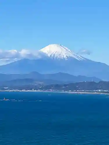 龍宮（江島神社）の{uncategorized: "未分類", other: "その他", undefined: "問題あり", building: "その他建物", grave: "お墓", sacred_gate: "鳥居", guardian: "狛犬", statue: "像", buddha: "仏像", history: "歴史", nature: "自然", garden: "庭園", animal: "動物", pagoda: "塔", temizu: "手水舎", mountain_gate: "山門・神門", sanctuary: "本殿・本堂", subordinate: "末社・摂社", art: "芸術", scenery: "景色", jizo: "地蔵", ema: "絵馬", goshuin: "御朱印", omikuji: "おみくじ", items: "授与品その他", amulet: "お守り", goshuincho: "御朱印帳", eats: "食事", festival: "お祭り", votive_dance: "神楽", shichigosan: "七五三参", wedding: "結婚式", experience: "体験その他", initially: "初詣", around: "周辺", anti_infection: "感染症対策"}