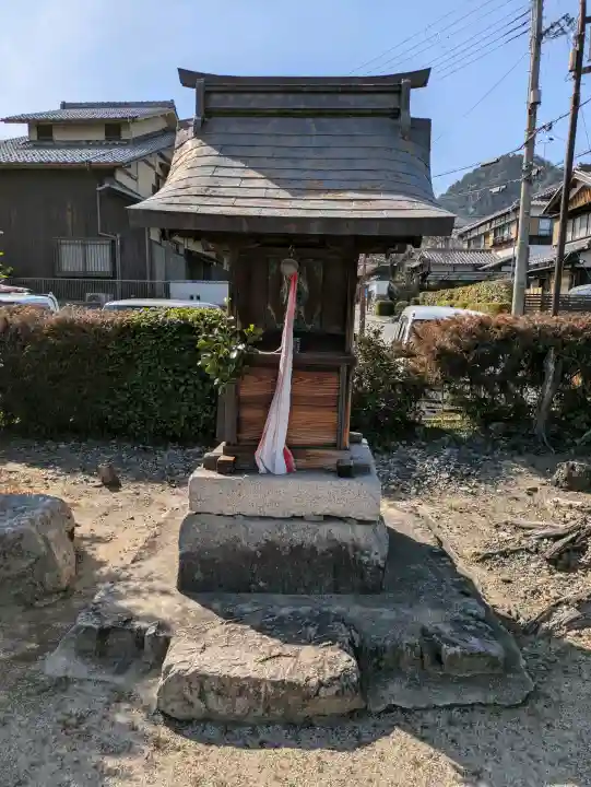 徳永大明神の{uncategorized: "未分類", other: "その他", undefined: "問題あり", building: "その他建物", grave: "お墓", sacred_gate: "鳥居", guardian: "狛犬", statue: "像", buddha: "仏像", history: "歴史", nature: "自然", garden: "庭園", animal: "動物", pagoda: "塔", temizu: "手水舎", mountain_gate: "山門・神門", sanctuary: "本殿・本堂", subordinate: "末社・摂社", art: "芸術", scenery: "景色", jizo: "地蔵", ema: "絵馬", goshuin: "御朱印", omikuji: "おみくじ", items: "授与品その他", amulet: "お守り", goshuincho: "御朱印帳", eats: "食事", festival: "お祭り", votive_dance: "神楽", shichigosan: "七五三参", wedding: "結婚式", experience: "体験その他", initially: "初詣", around: "周辺", anti_infection: "感染症対策"}