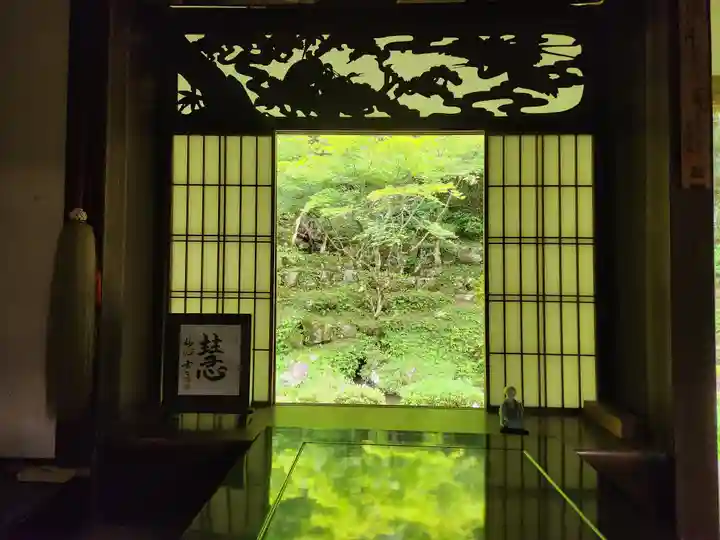 慧日寺の庭園