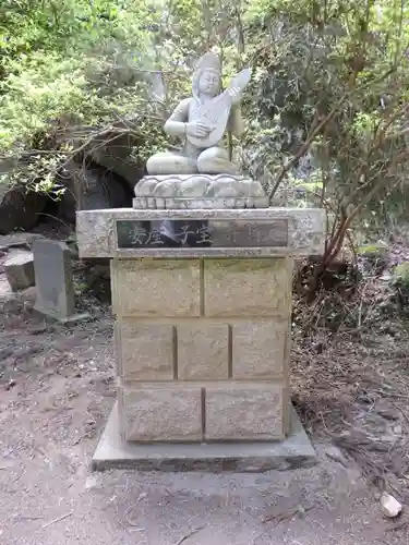 名草厳島神社の仏像