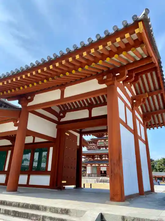 薬師寺の山門・神門