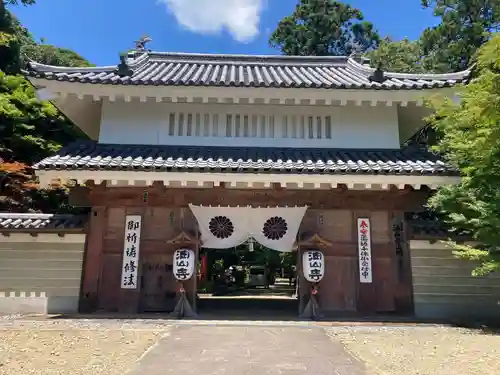 目の霊山　油山寺の山門