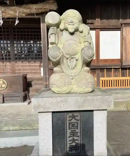 那閉神社の像